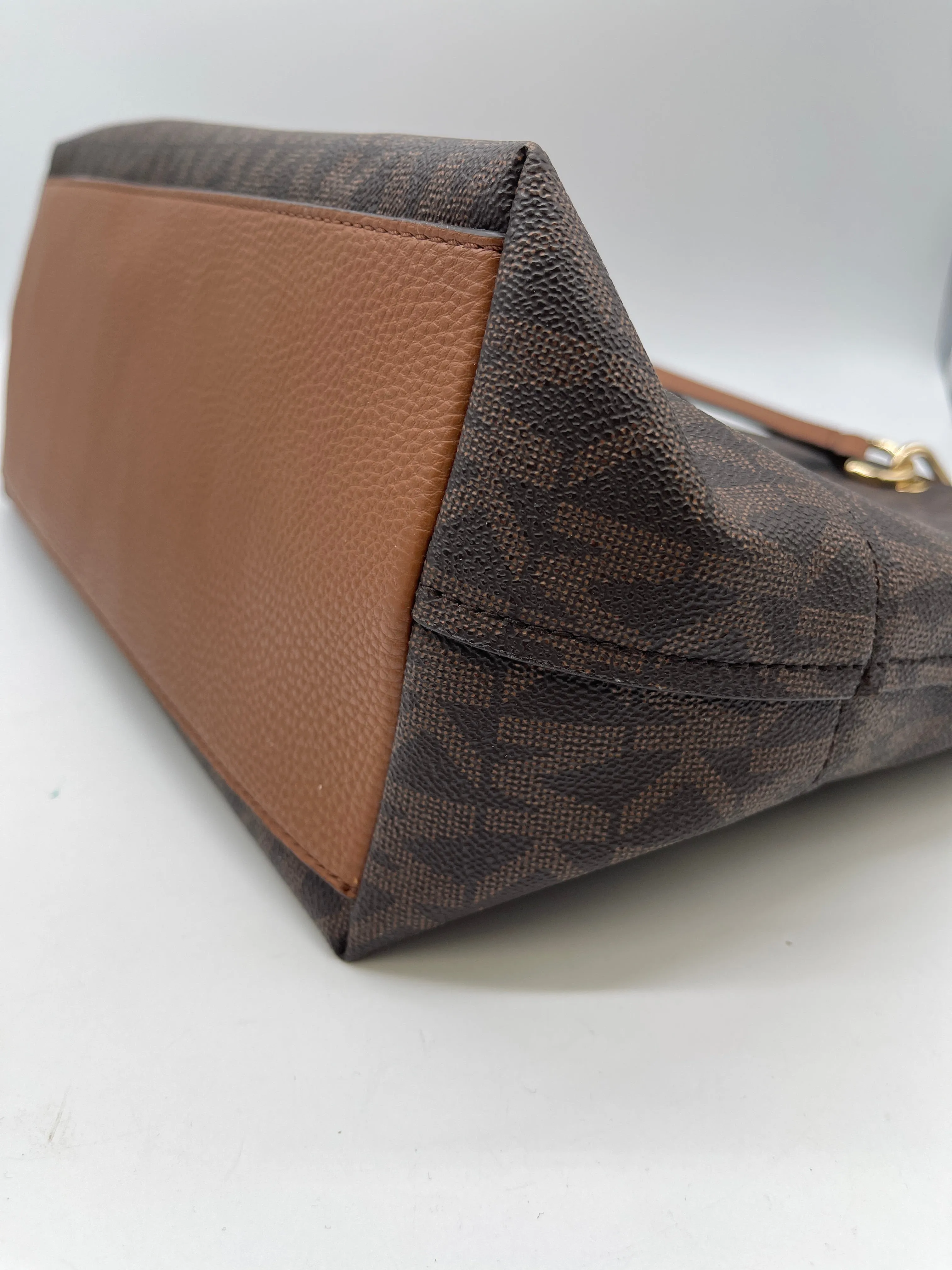Michael Kors Bags Handbag Designer By Michael Kors, Size: Large