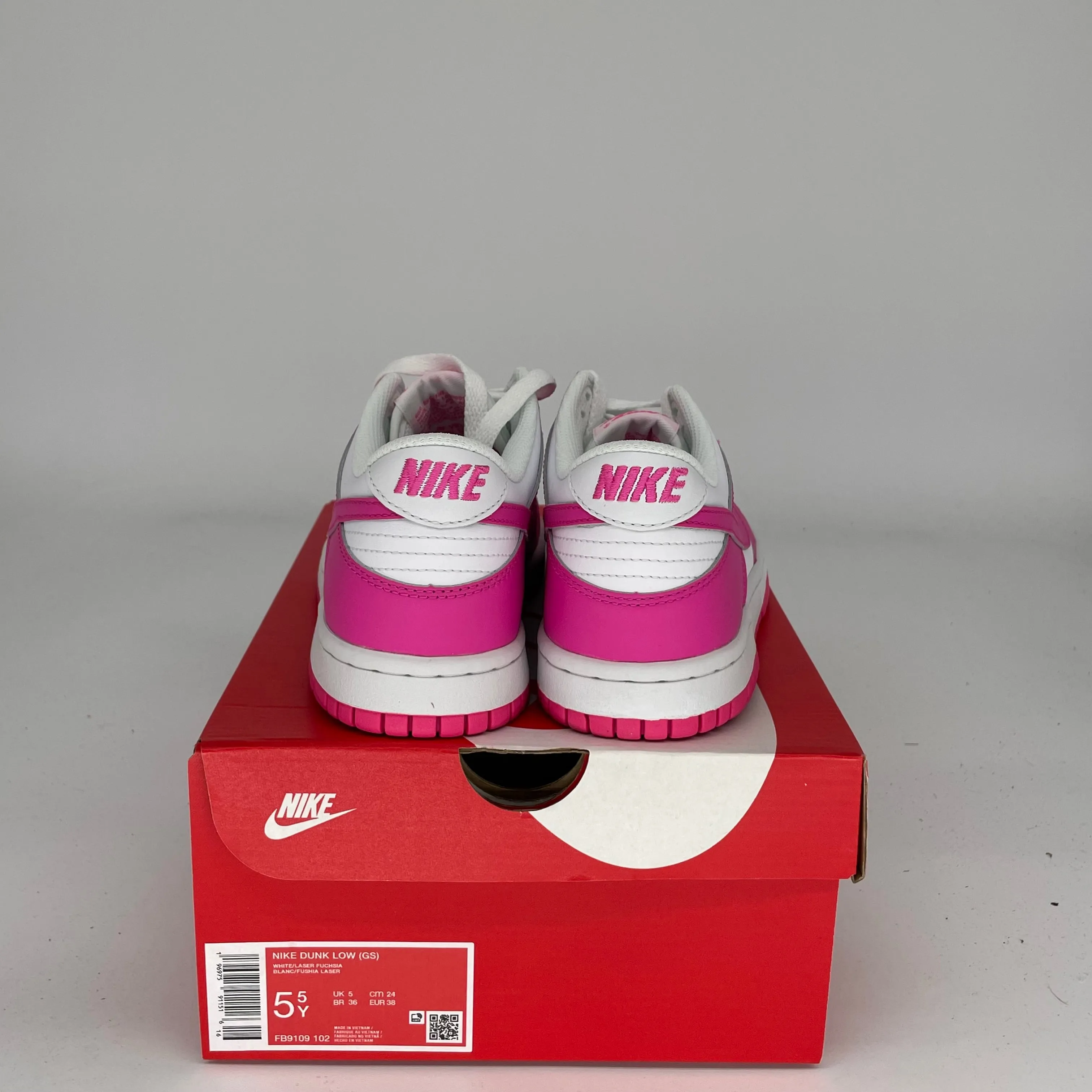 NIKE DUNK LOW LASER FUCHSIA SIZE 5.5Y FB9109-102