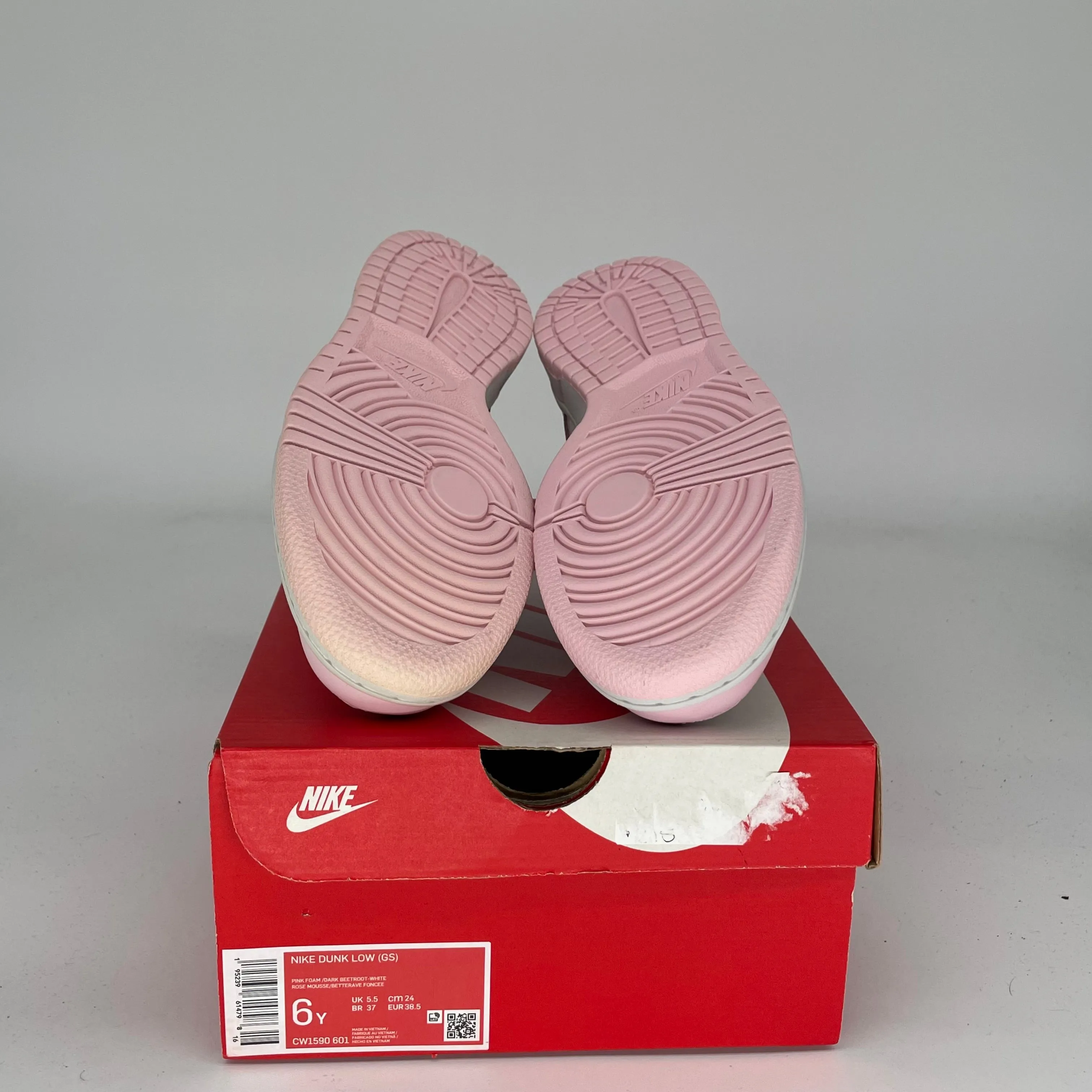NIKE DUNK LOW PINK FOAM SIZE 6Y CW1590-601