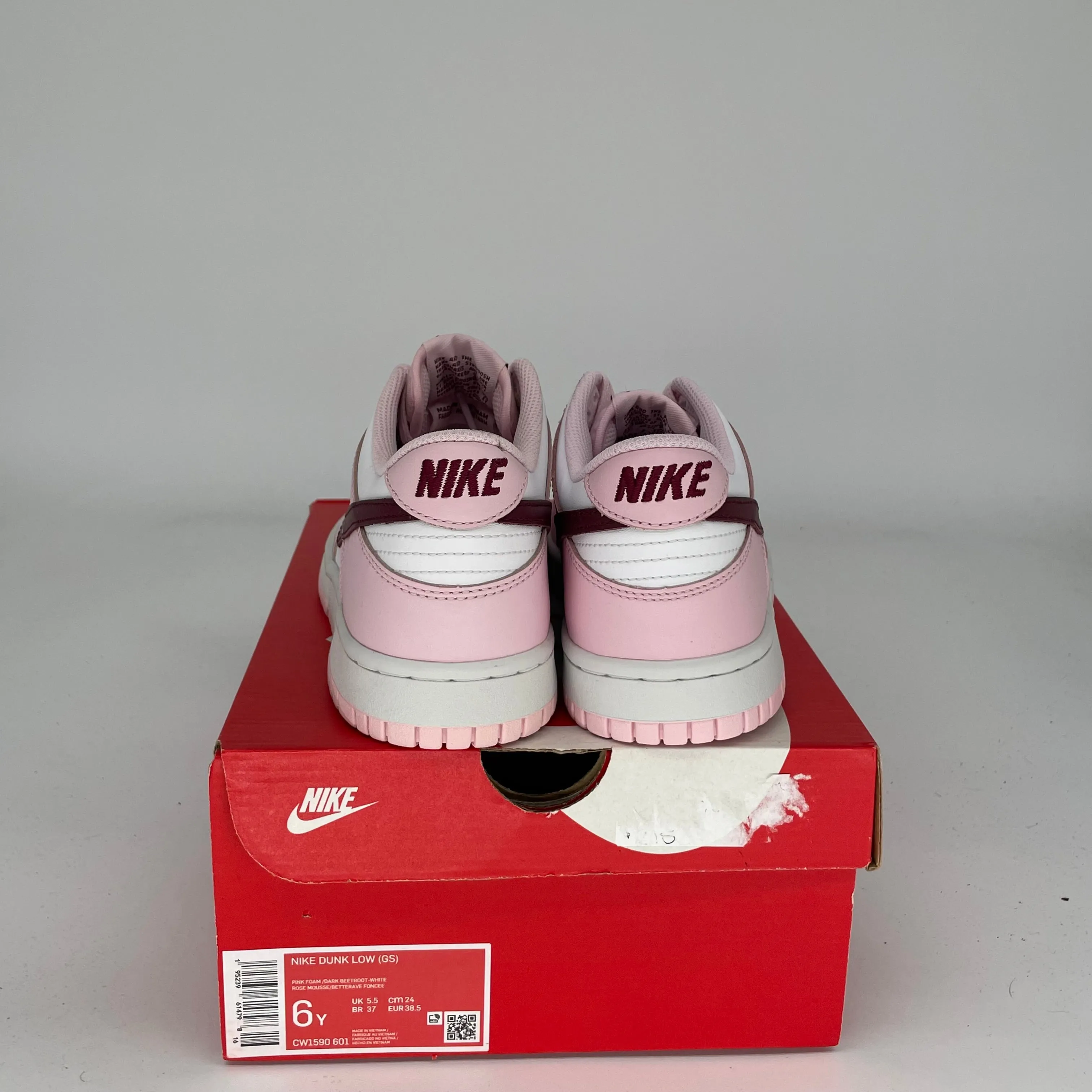NIKE DUNK LOW PINK FOAM SIZE 6Y CW1590-601