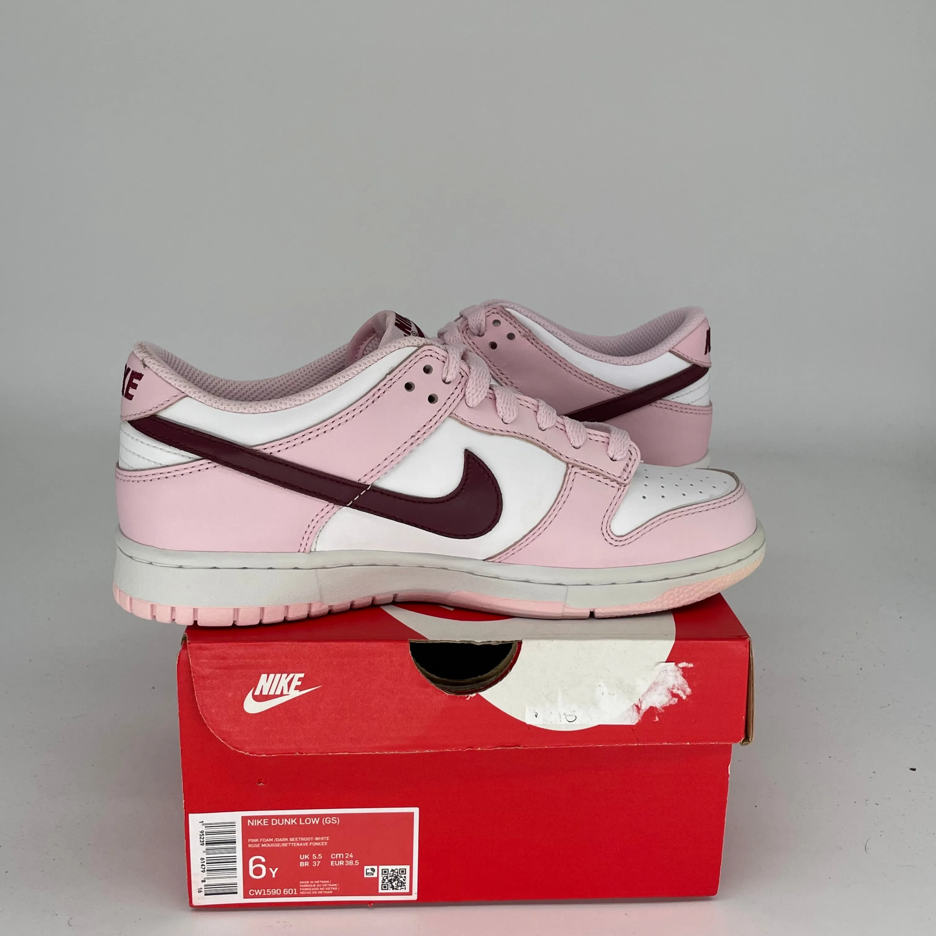 NIKE DUNK LOW PINK FOAM SIZE 6Y CW1590-601