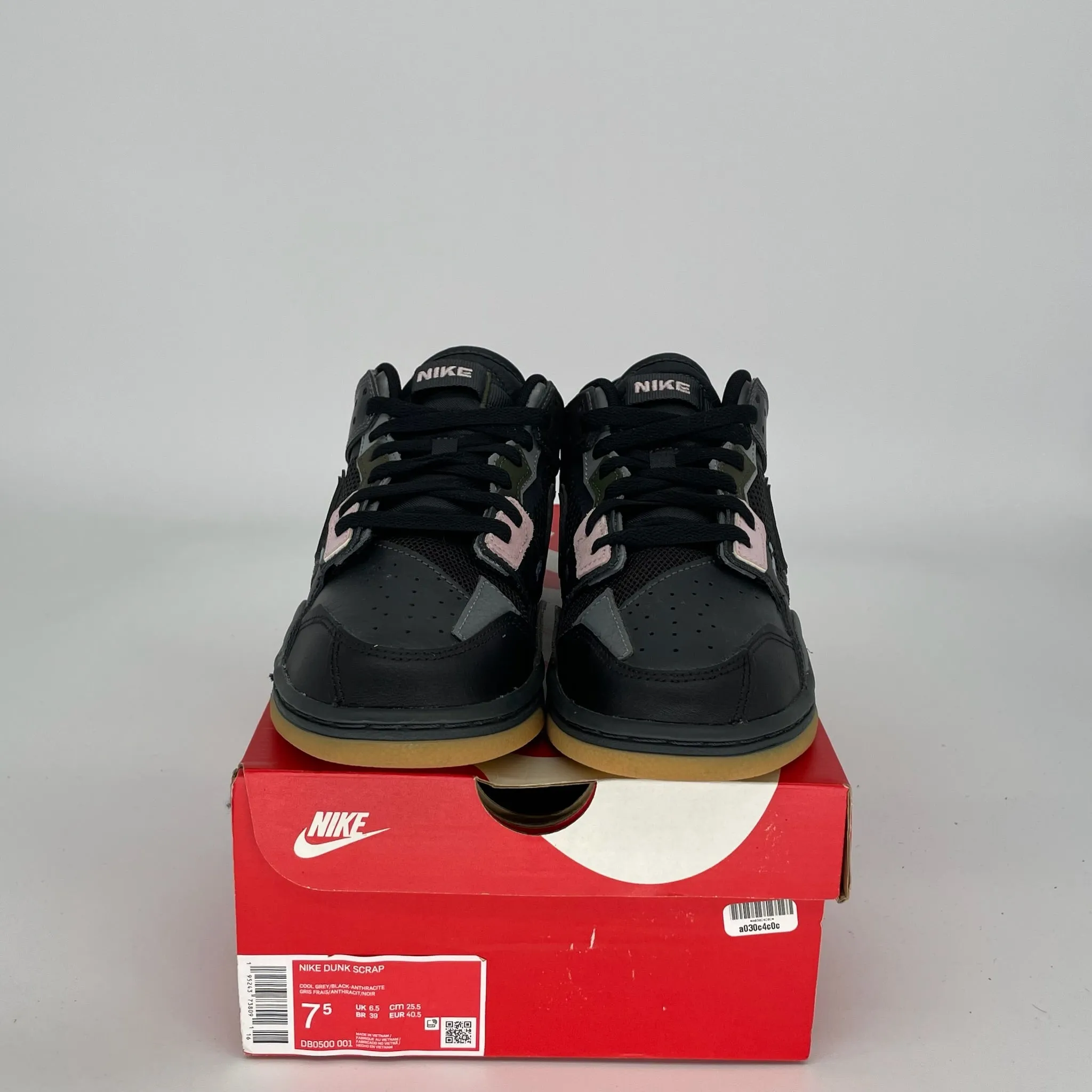 NIKE DUNK LOW SCRAP BLACK GUM SIZE 7.5 DB0500-001