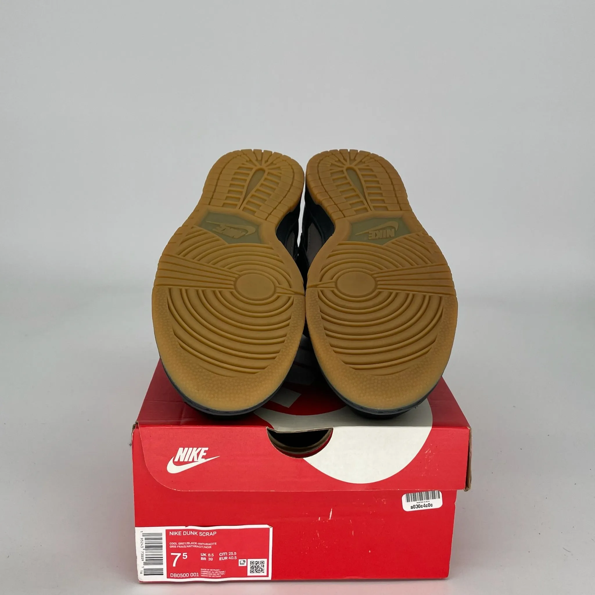 NIKE DUNK LOW SCRAP BLACK GUM SIZE 7.5 DB0500-001