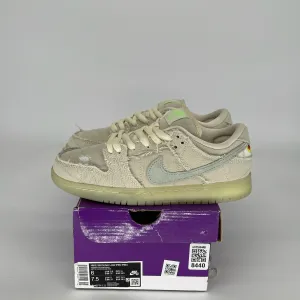 NIKE SB DUNK LOW MUMMY SIZE 6 DM0774-111