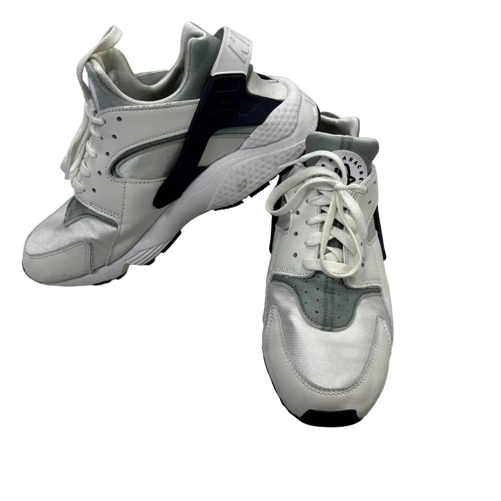 Shoes Athletic By Nike  Size: 10.5 nike