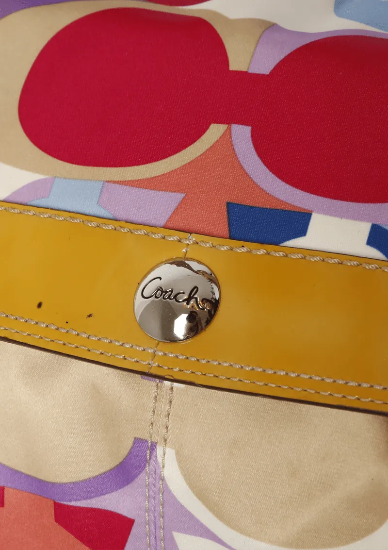 SIGNATURE HOBO BAG