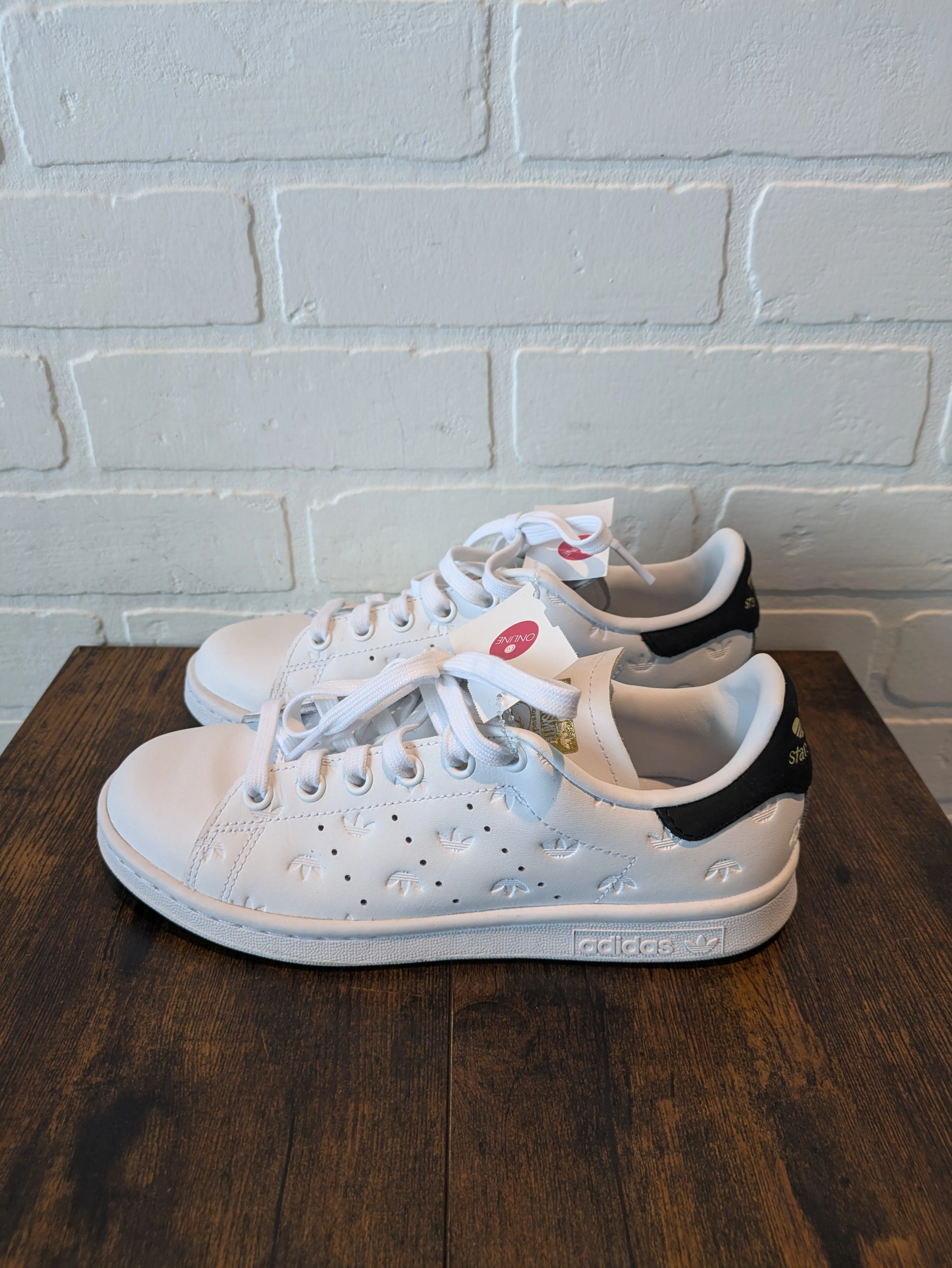 White Shoes Sneakers Adidas, Size 5.5 adidas